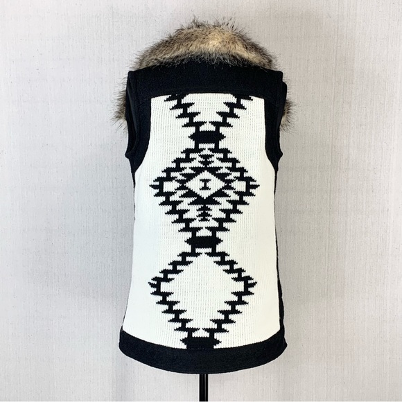 Thread & Supply~Womens Southwestern Print Faux Fur Collared Wool Blend Vest~Sz M - Picture 9 of 16